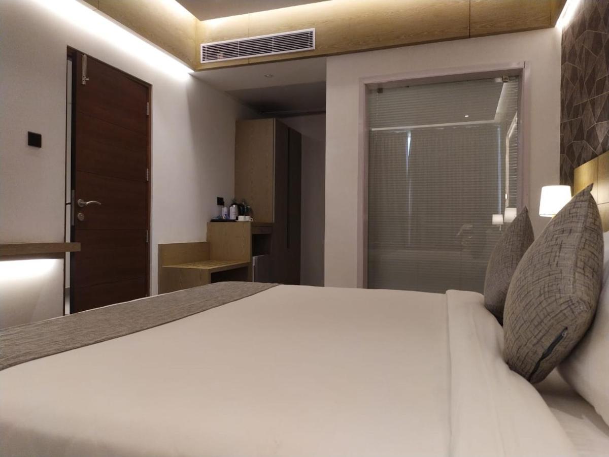 Отель Mothimahal Residency Thrissur Экстерьер фото