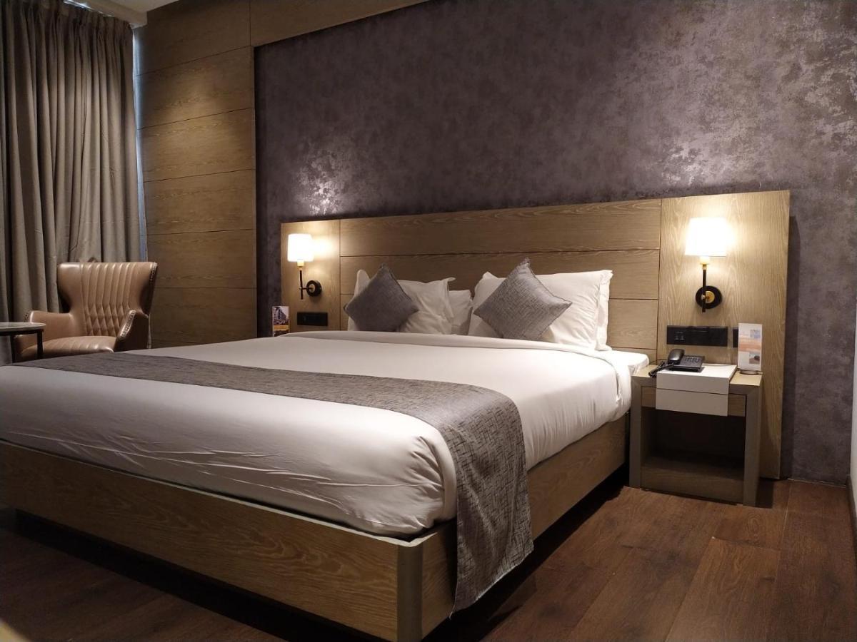 Отель Mothimahal Residency Thrissur Экстерьер фото