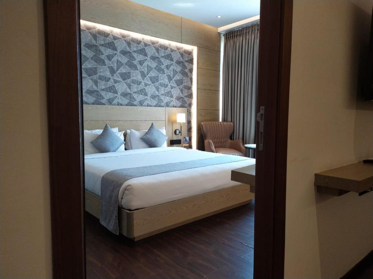 Отель Mothimahal Residency Thrissur Экстерьер фото
